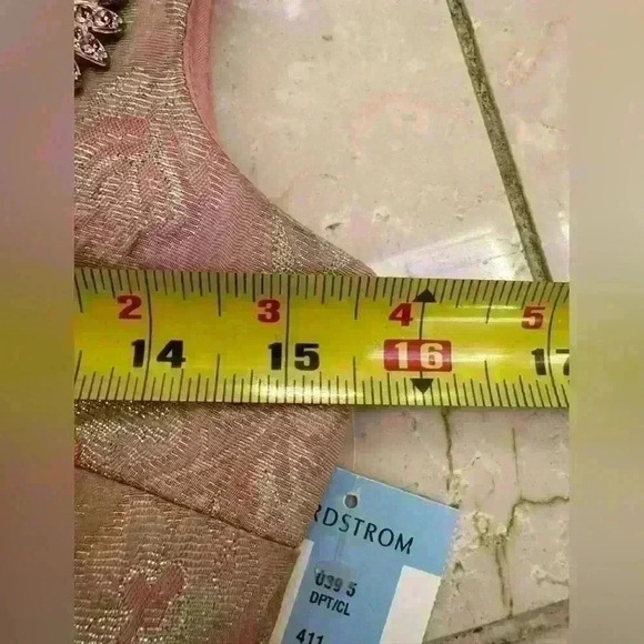 Maggy London Blush Pink Floral Embroidered Knee Length Sheath Dress W/Broach - Picture 9 of 9